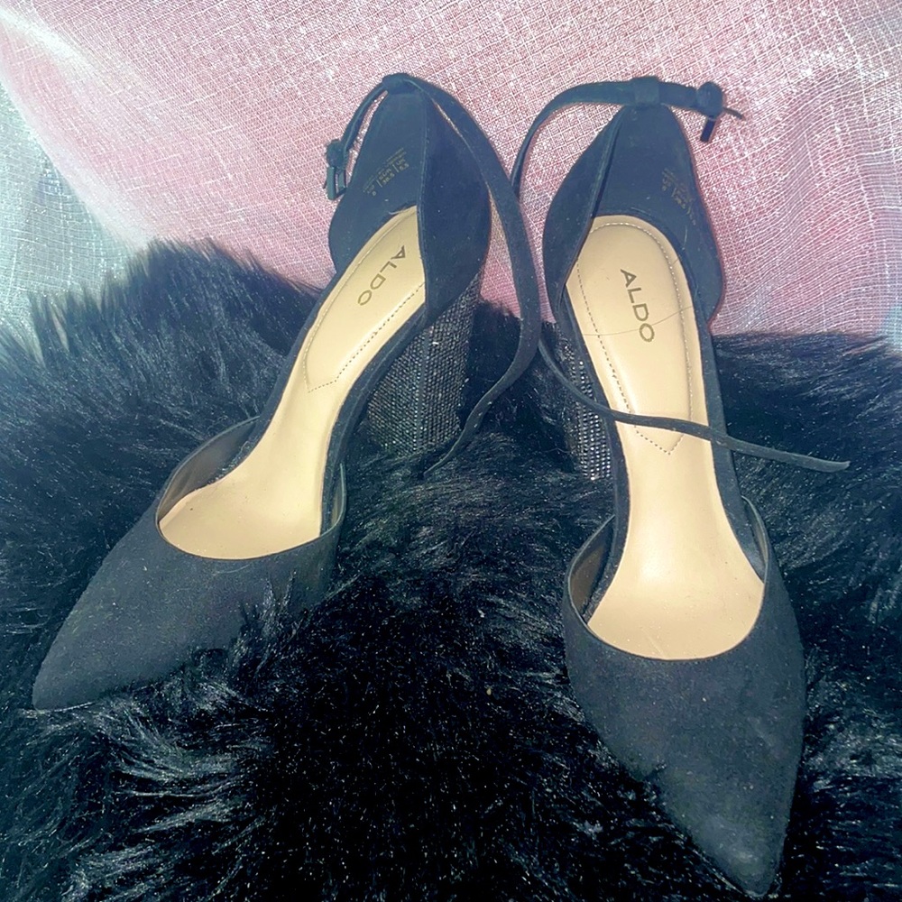 Aldo black Suede with dark gray Diamonds pumps
